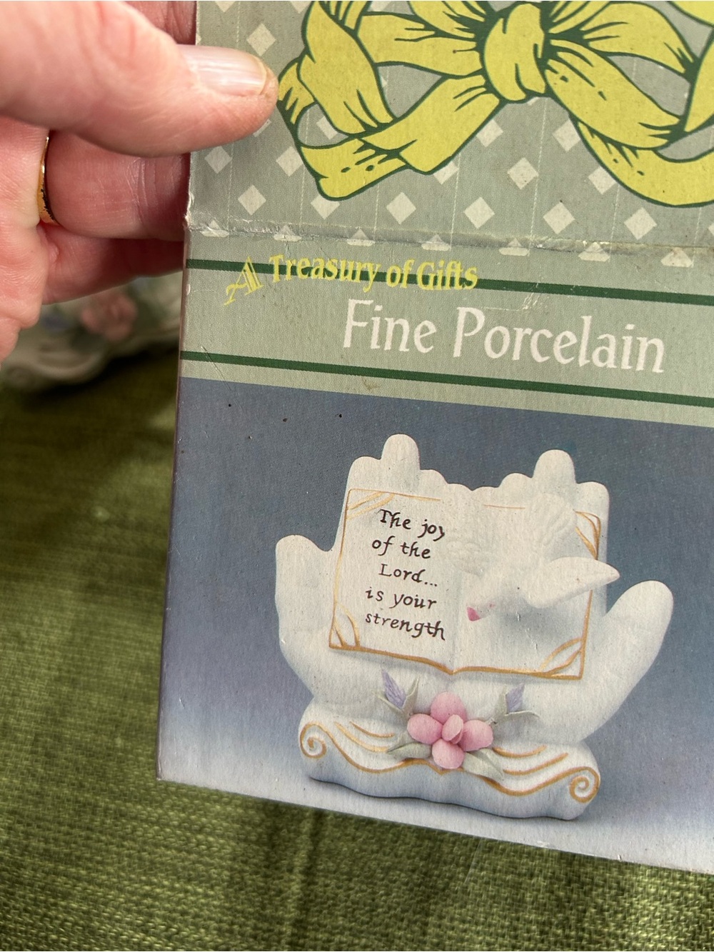 Fine Porcelain Dove Figurine Decorative Plaque - White with Pink Accent
